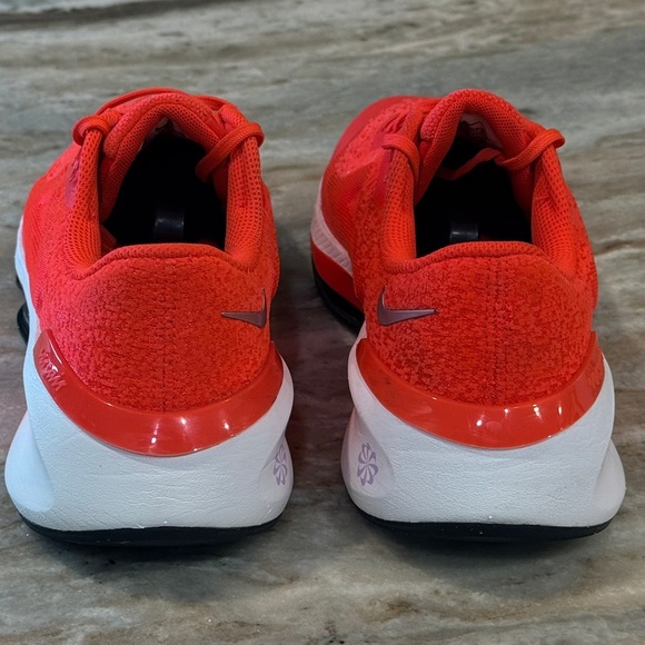 Women’s NIKE Versair Training Shoes- Bright orange/red. Size 9 - Picture 7 of 10